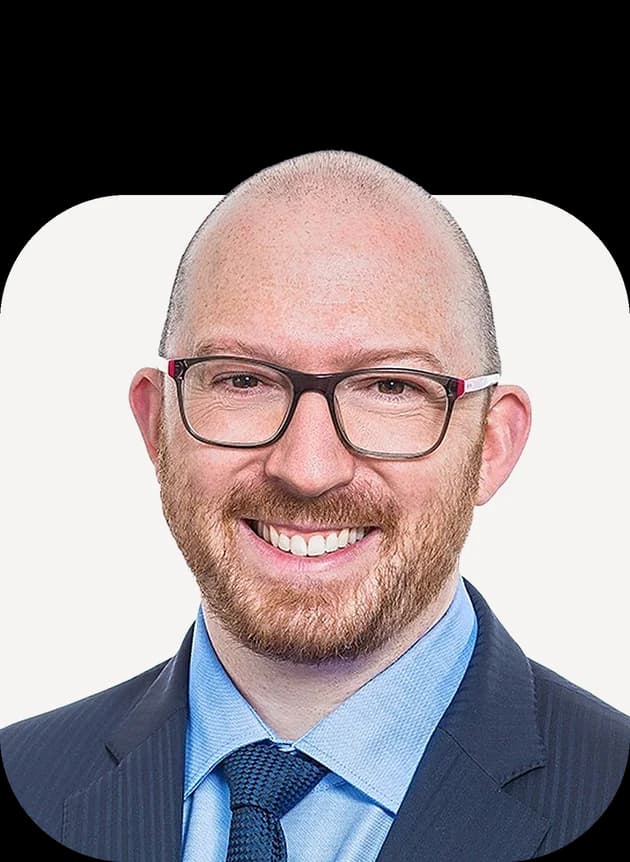 Dr. Christopher Özbek, Mitgründer von Charly